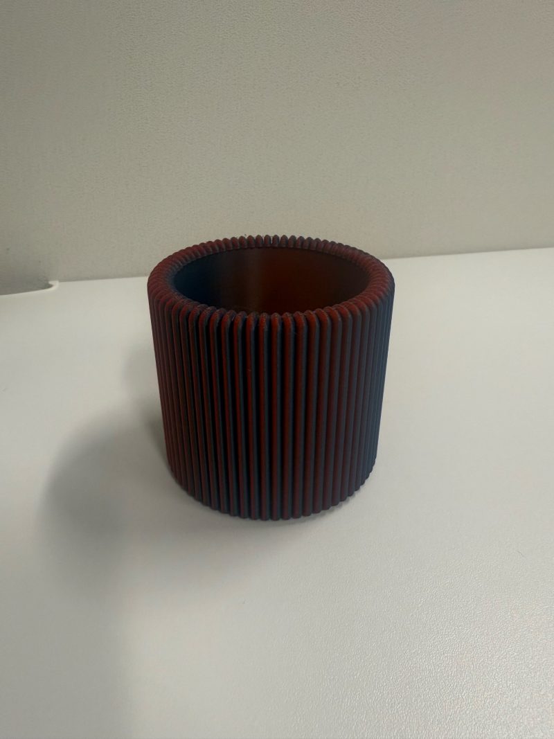 Pot à crayons nervuré — design moderne