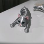 Chat articulé porte-objet — imprimé en place