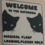 Plaque de toilettes « un chat va s'occuper de vous »