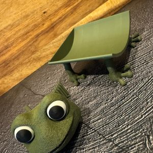 Dérouleur de papier toilette « grenouille » — s'adapte à tout