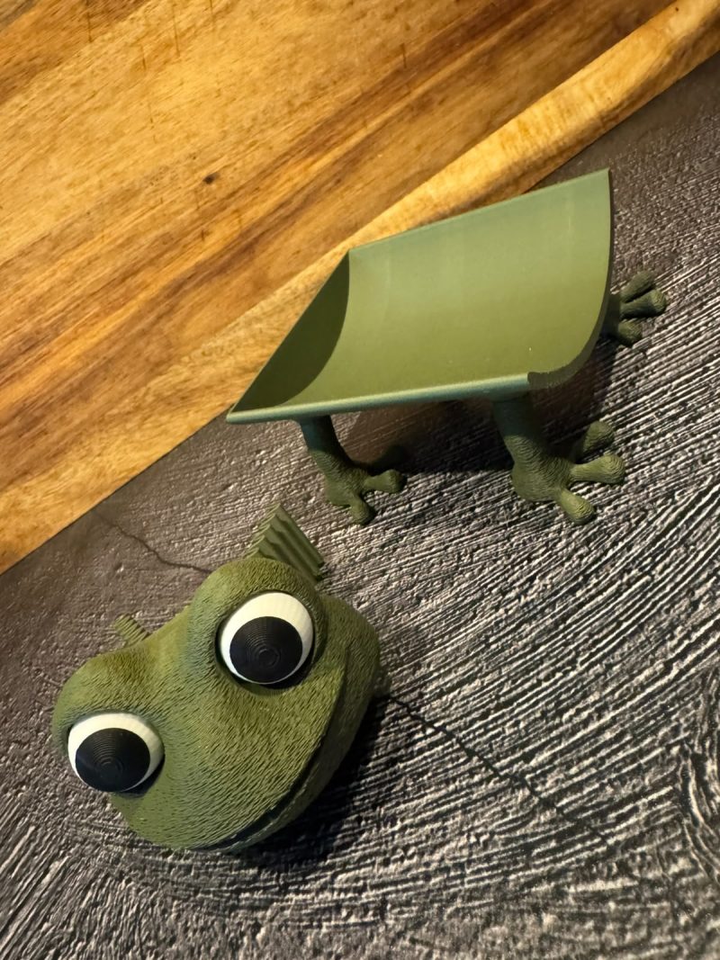 Dérouleur de papier toilette « grenouille » — s'adapte à tout