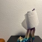 Porte-rouleaux « chat qui s'étire » — sur pied