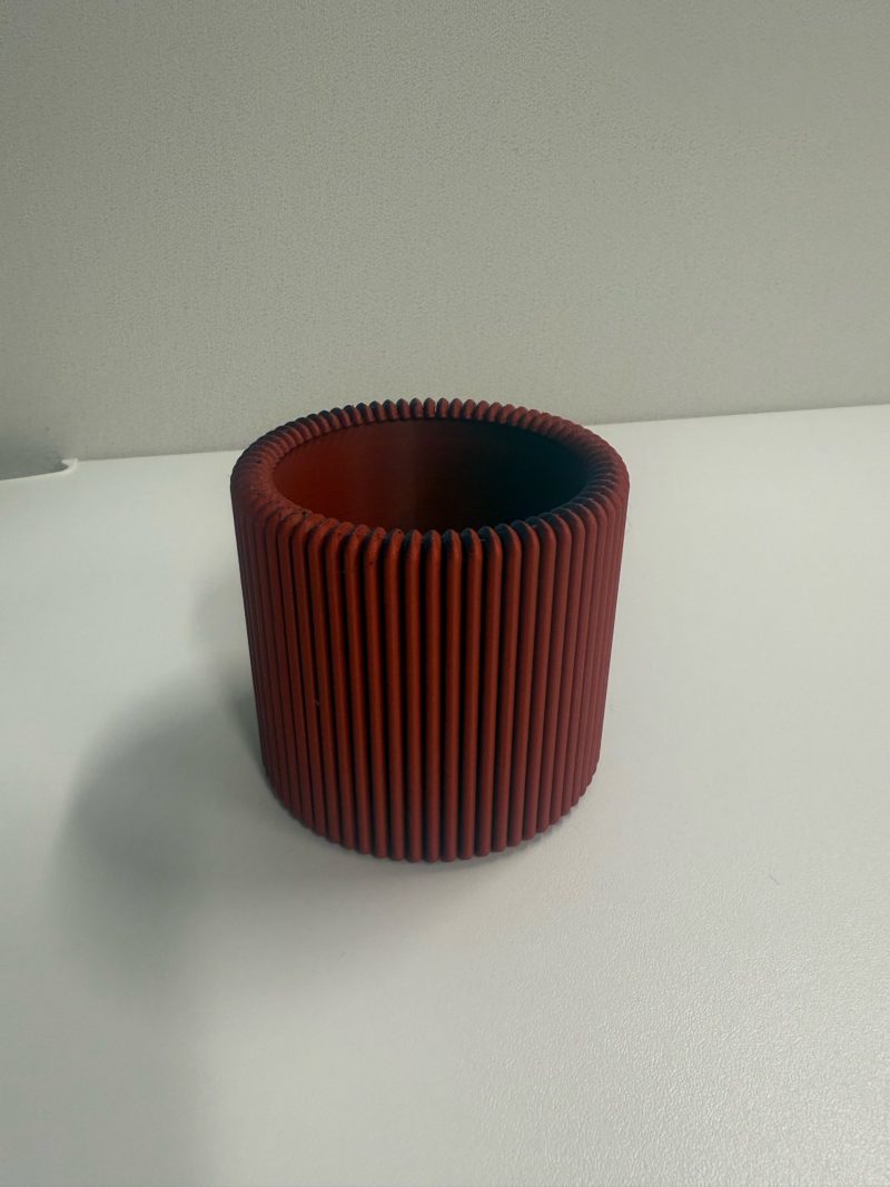 Pot à crayons nervuré — design moderne