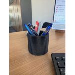 Pot à crayons nervuré — design moderne