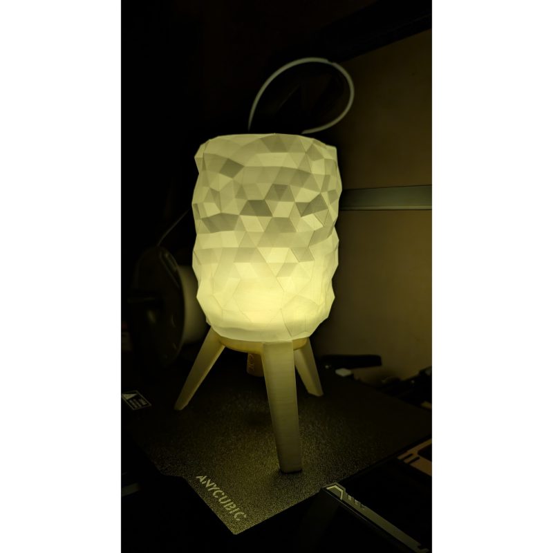 Lampe de table sur trépied — bougie LED