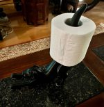 Porte-rouleaux « chat qui s'étire » — sur pied