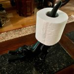 Porte-rouleaux « chat qui s'étire » — sur pied