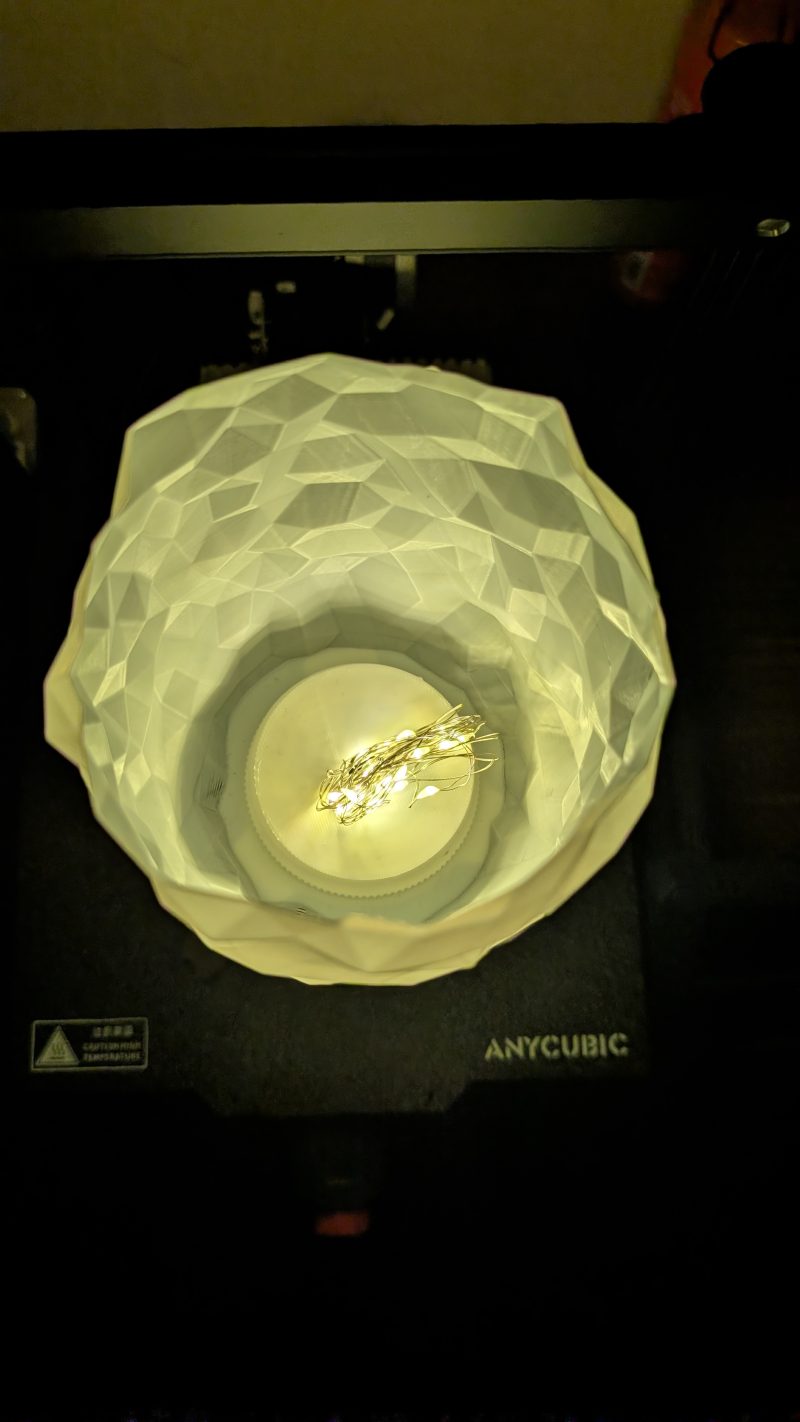 Lampe de table sur trépied — bougie LED
