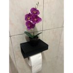 Dérouleur de papier toilette avec coffre fermé