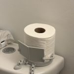 Porte-rouleau « robot » avec bac de rangement — articulé