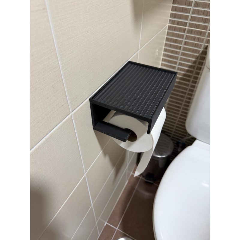 Dérouleur de papier toilette avec coffre fermé