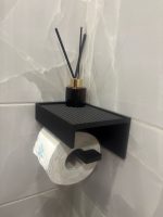 Dérouleur de papier toilette avec coffre fermé