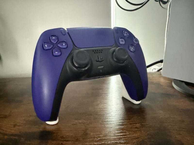 ca53b6f38c382616.jpg Support manette PS5 « invisible » — lot de 2
