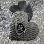 Boîte cœur effet tricot — avec sa fleur
