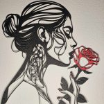 Tableau mural « Femme et rose » — silhouette en relief
