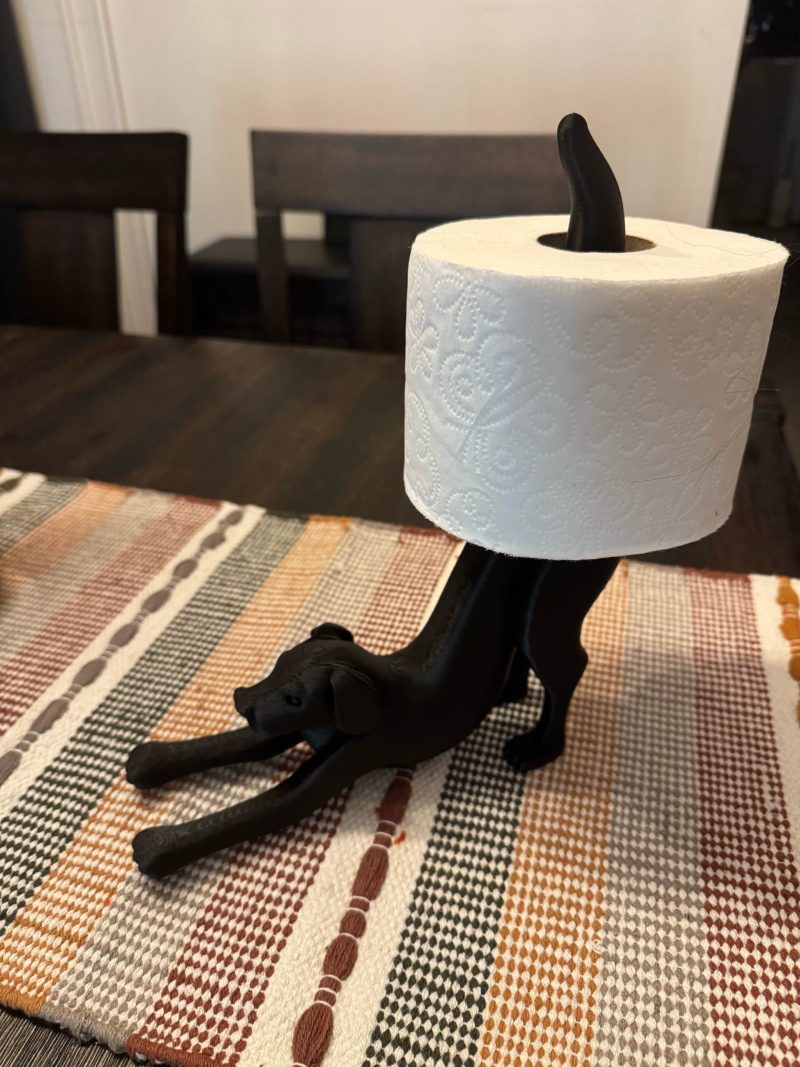 Porte-rouleaux « chien qui s'étire » — sur pied