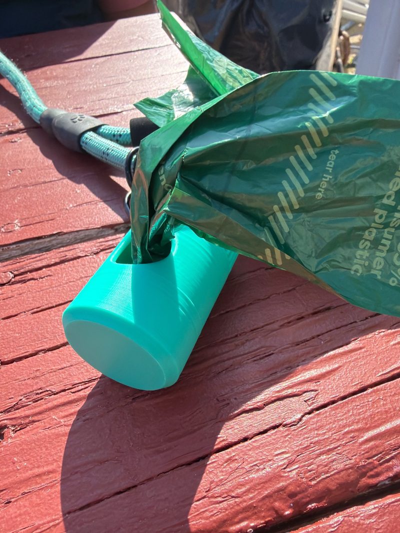 Distributeur de sacs à déjections pour chien — version renforcée