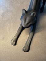 Porte-rouleaux « chat qui s'étire » — sur pied