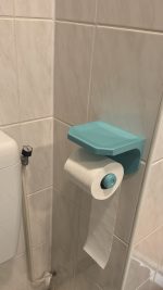 Dérouleur de papier toilette avec tablette