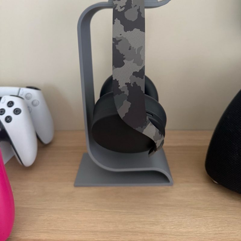 Support casque moderne — socle plein