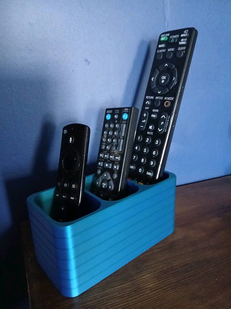 Porte-télécommandes moderne — imprimé en 3D