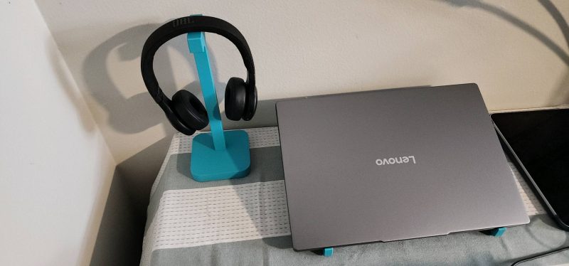 Support casque design de bureau