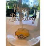 Cake topper « Joyeux anniversaire » — texte au choix