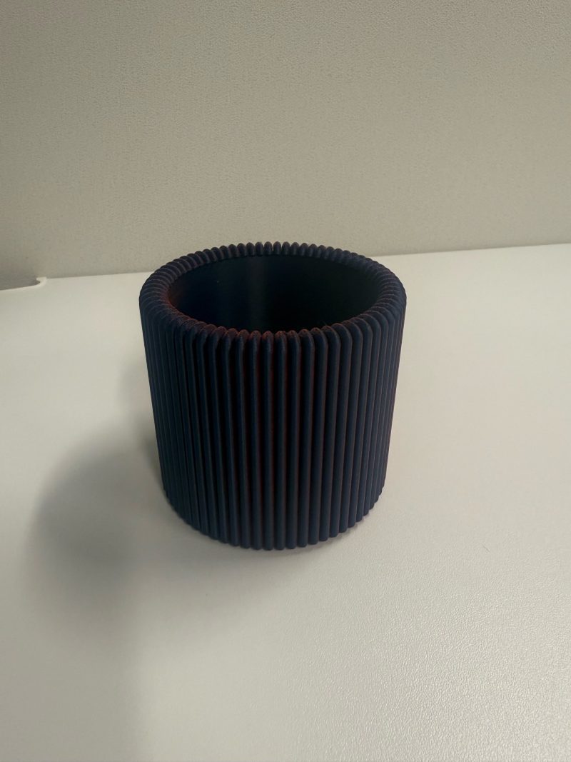 Pot à crayons nervuré — design moderne