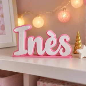 Prénom 3D Licorne personnalisé à poser : lettres roses et blanc nacré sur une étagère de chambre de petite fille