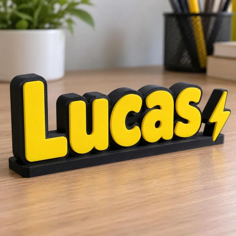 Prénom 3D Pokémon vu de près, lettres bicolores imprimées en 3D, avec un accessoire (éclair) en option