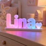 Prénom lumineux 3D Lina avec un cœur, LED multicolore