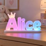Prénom lumineux 3D Alice avec une couronne, LED multicolore