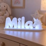Prénom lumineux 3D Mila avec une licorne, LED Blanc froid