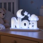 Prénom lumineux 3D Noa avec lune, étoiles et nuage, LED Blanc froid