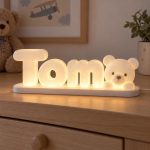 Prénom lumineux 3D Tom avec un ourson, LED blanc chaud