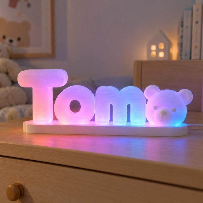 Prénom lumineux 3D Tom avec un ourson, LED multicolore